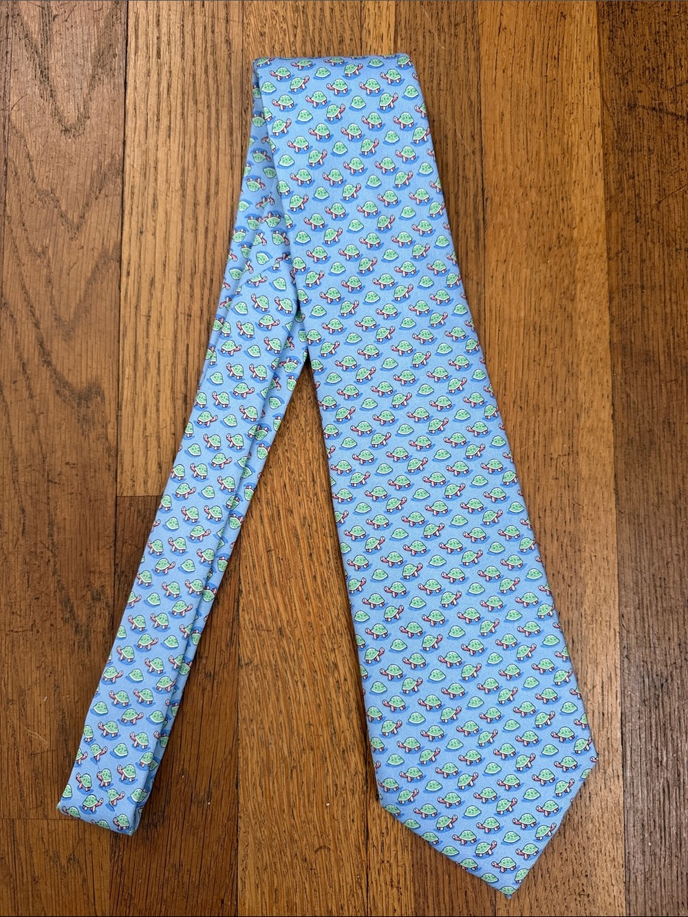 Vineyard Vines blue/green turtle print hand made silk tie.